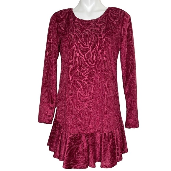 Francesca's Caydin velvet flounce shift dress NWT small - Picture 2 of 8